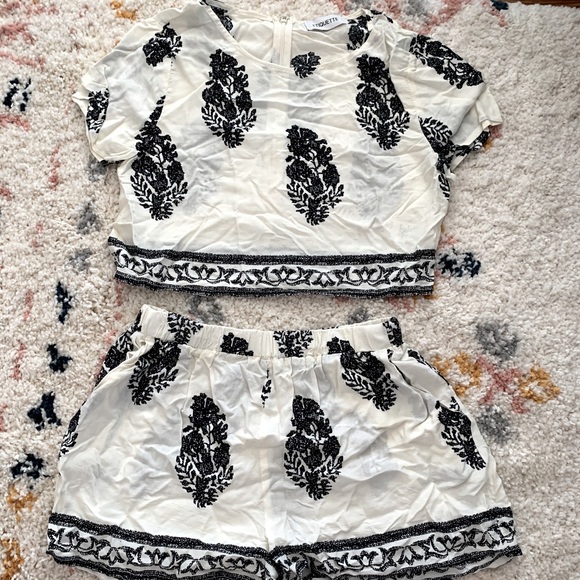 Two piece set - Picture 2 of 4